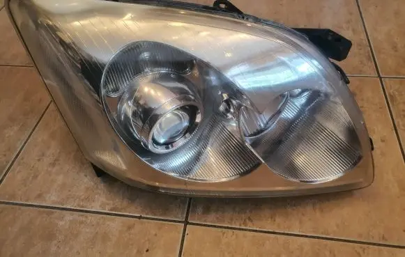 Toyota Avensis T250 Headlight/headlamp UPM60GF20