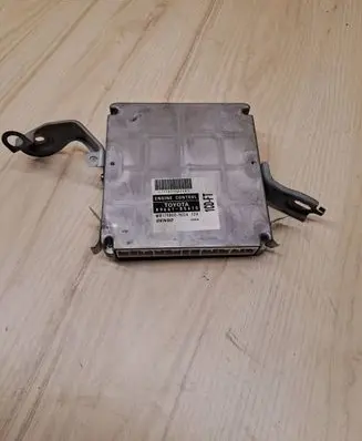 Toyota Avensis T220 Engine control unit/module 8966105410 MB1758005024 1758005024