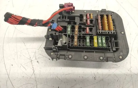 Mercedes-Benz C W205 Fuse module A2135403038