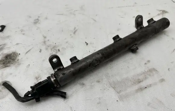 Mercedes-Benz S W221 Fuel main line pipe A6420703095