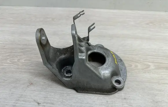 Porsche Cayenne (92A) Engine mounting bracket 7P5199373A 95837511201
