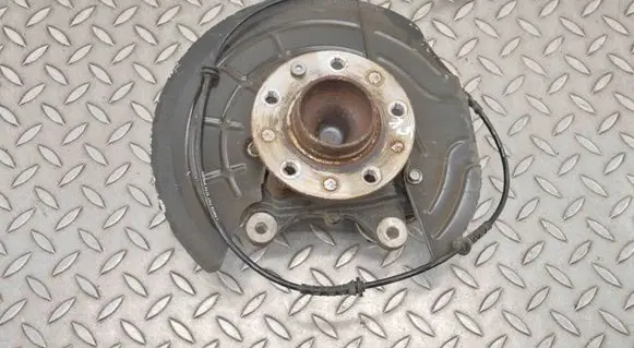 Rear wheel hub