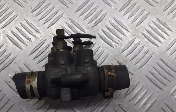 Nissan Almera Tino Fuel distributor 