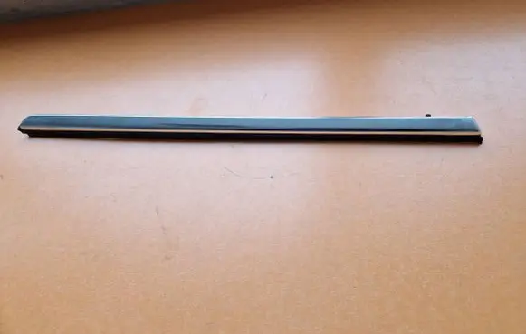 Opel Zafira C Door glass trim 507576986