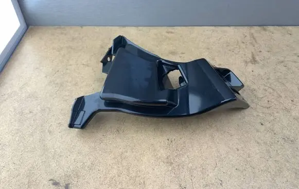 Front bumper mounting bracket