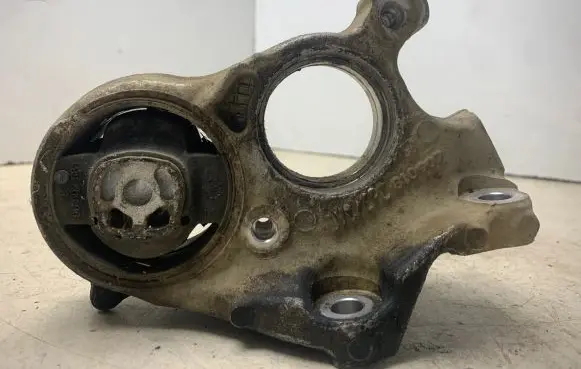 Engine mount bracket