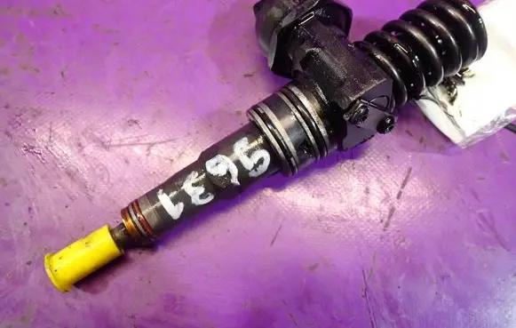 Audi A4 S4 B6 8E 8H Fuel injector 