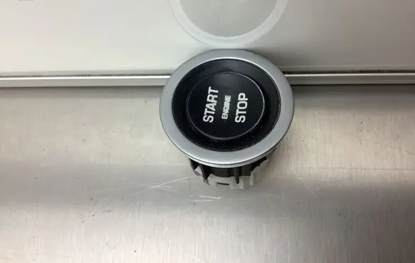 Land Rover Discovery 4 - LR4 Engine start stop button switch