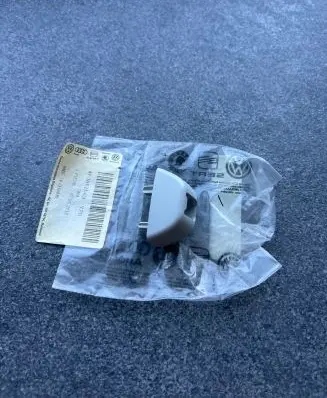 Seat Leon (5F) Sun visor clip/hook/bracket 4F0857563 07062012 58508760