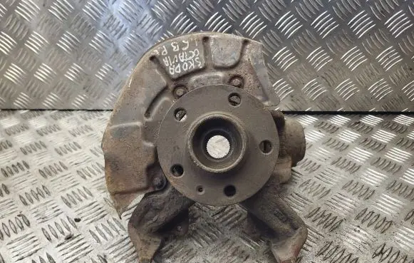 Skoda Octavia Mk2 (1Z) Front wheel hub