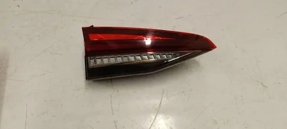 Skoda Octavia Mk4 Tailgate rear/tail lights 5E7945307