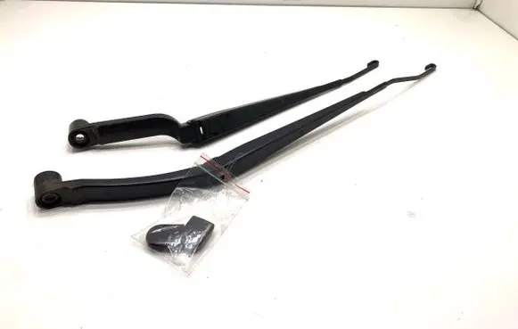Nissan Qashqai Front wiper blade arm 