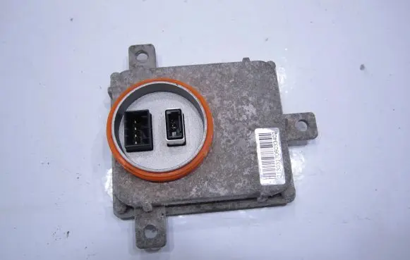 Volkswagen PASSAT B7 Headlight ballast module Xenon 8K0941597B