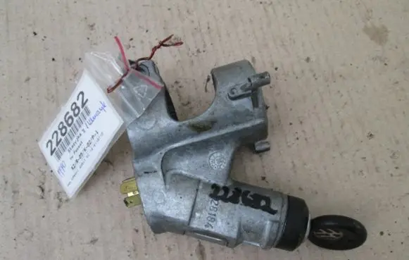 Volkswagen PASSAT B2 Ignition lock