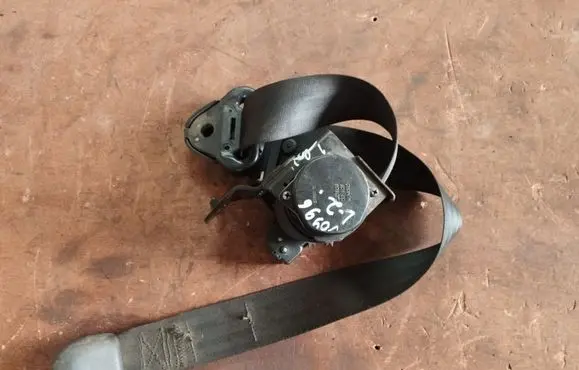 Chrysler Voyager Middle seatbelt (rear) 