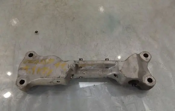 Citroen C3 Picasso Engine mounting bracket 9654165780