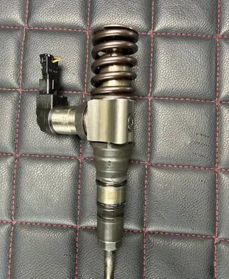 Volkswagen PASSAT B6 Fuel injector 03G130 073D 070915