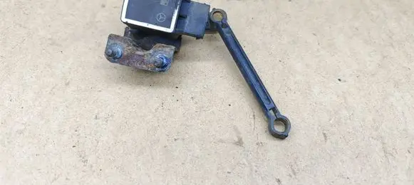 Mercedes-Benz CLS C219 Air suspension front height level sensor A0105427717