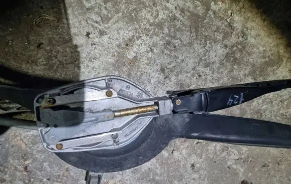 Mercedes-Benz E W124 Front wiper linkage and motor 1248200808 40388312V