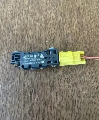 Audi A4 S4 B7 8E 8H Airbag deployment crash/impact sensor 8E0959651A 019817