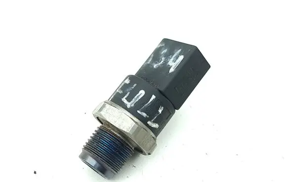 Mercedes-Benz B W245 Fuel pressure sensor 0281002504