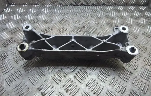 Peugeot 308 Engine mounting bracket 9655923080