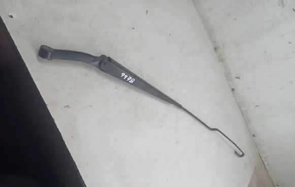 Volvo XC70 Front wiper blade arm 182350