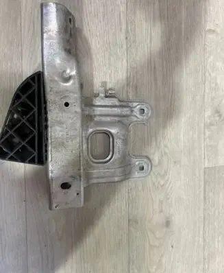 BMW 4 F32 F33 Radiator support slam panel bracket 7289909 260815 10031013