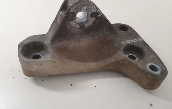 Volkswagen Transporter - Caravelle T5 Engine mounting bracket 7H0199207B