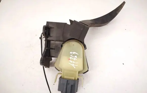 Accelerator throttle pedal