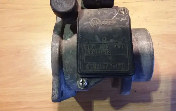 Audi A6 S6 C4 4A Mass air flow meter 054133471 AFH5012