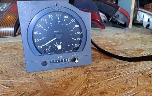 Mercedes-Benz 406 608 Tachometer 98435628