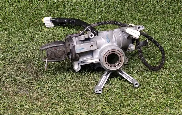 Opel Frontera B Ignition lock