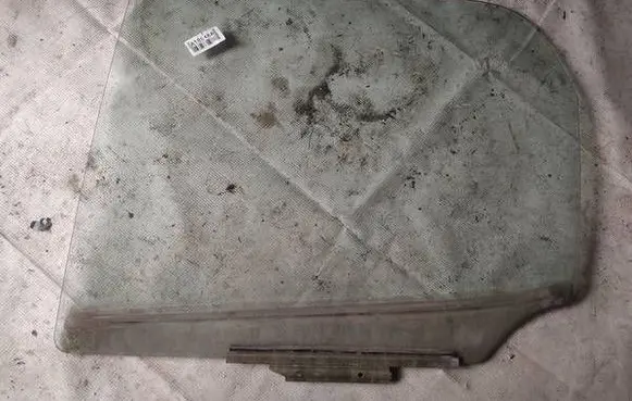 Rear door window glass