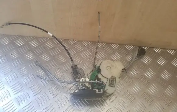 KIA Sorento Front door lock