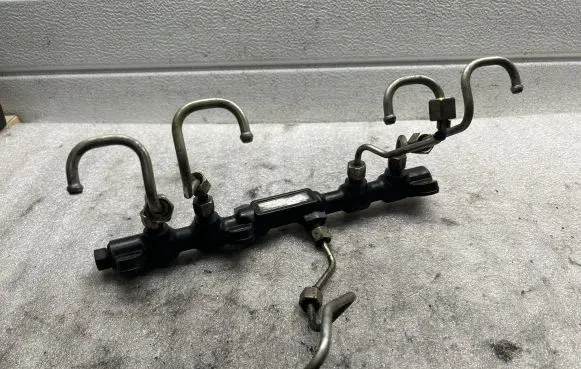 Ford Mondeo Mk III Fuel main line pipe
