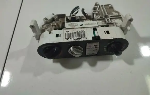 Nissan Almera Tino Climate control unit EE05036701