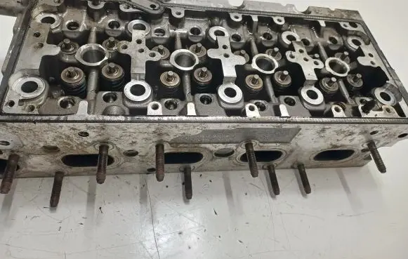 Volkswagen Touran II Engine head 04L103373E