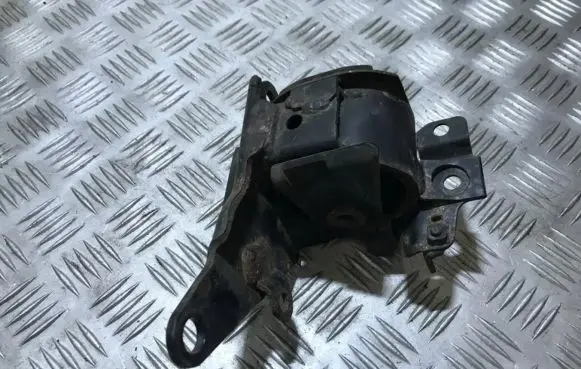 Toyota Avensis T250 Engine mount bracket