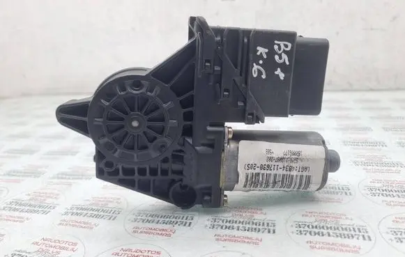 Volkswagen PASSAT B5.5 Rear door window regulator motor 3B9839751AF