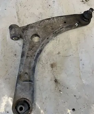 Peugeot 4007 Front lower control arm/wishbone