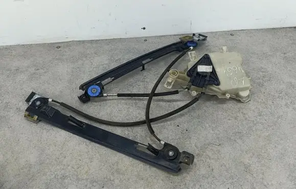 Seat Altea XL Front door window regulator with motor 