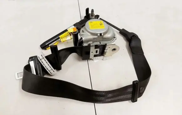 Fiat 500X Front seatbelt