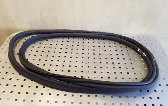 Subaru Forester SH Trunk rubber seal (body) 