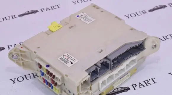 Lexus GS 300 350 430 450H Fuse module 8273030322
