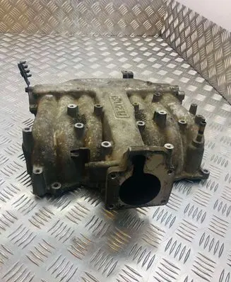 Isuzu Trooper Intake manifold