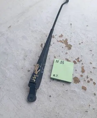 Renault Megane II Front wiper blade arm 5258645