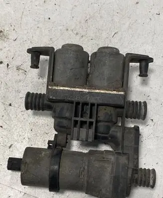 BMW 5 E39 Coolant heater control valve 8372004 1147412119