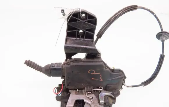 Volkswagen PASSAT B5 Front door lock