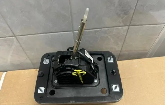 Volkswagen Amarok Gear shifter/selector 2H1713025E